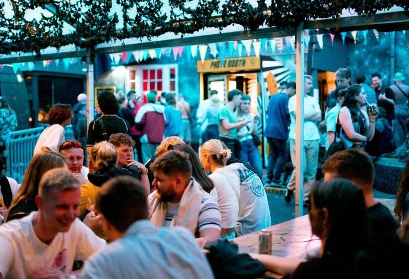 호스텔 The Full Moon Backpackers