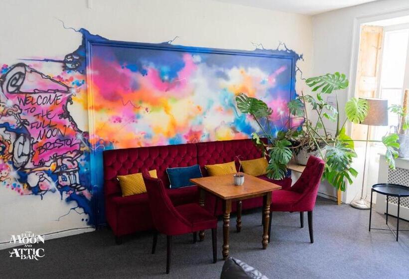 호스텔 The Full Moon Backpackers