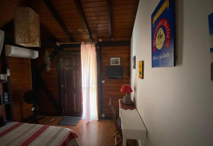 تختخواب و صبحانه La Baie Du Bonheur