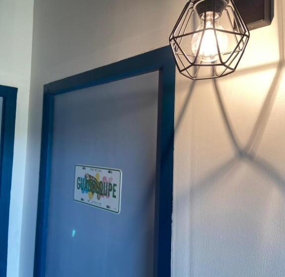 تختخواب و صبحانه La Baie Du Bonheur