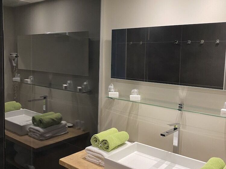 בית מלון כפרי Hôtel Wellness Eau De Roche Durbuy