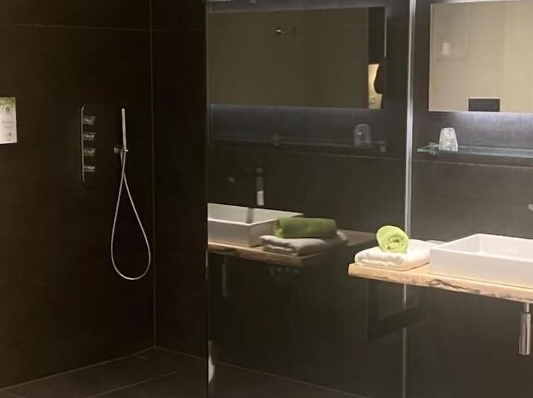 בית מלון כפרי Hôtel Wellness Eau De Roche Durbuy