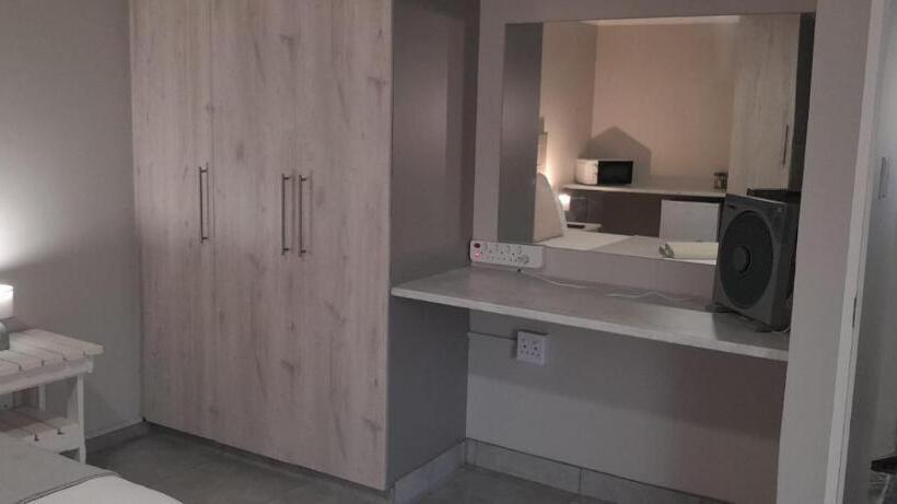 펜션 Kelzane Self Catering