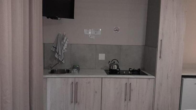 펜션 Kelzane Self Catering