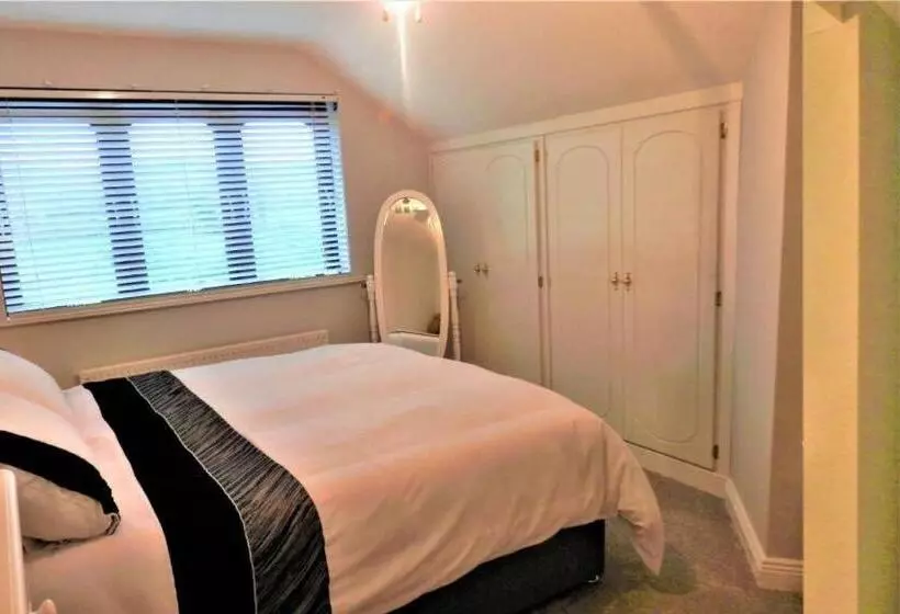 Aamiaismajoitus (B&B) Leabrook House