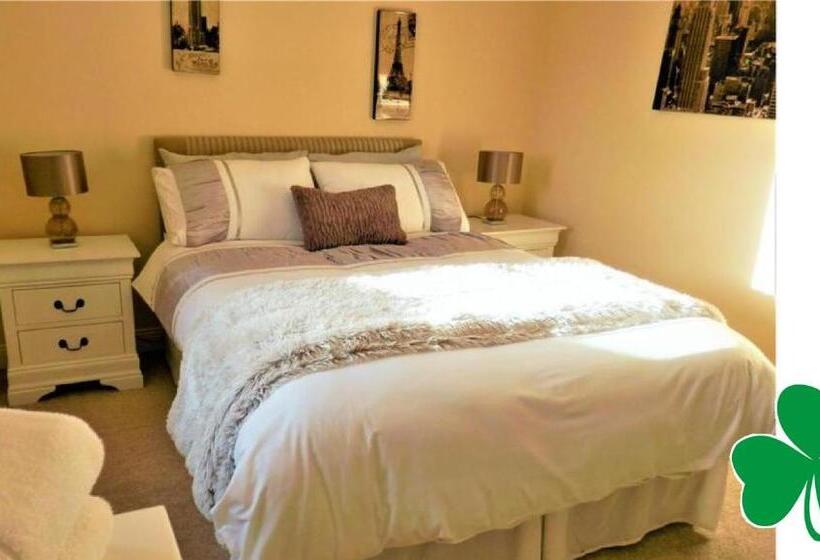 مبيت وإفطار Leabrook House