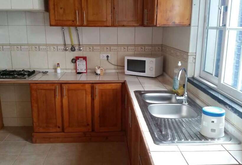 Guest House Host O Morro   Hostel