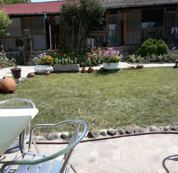 בית מלון כפרי хотел сандим