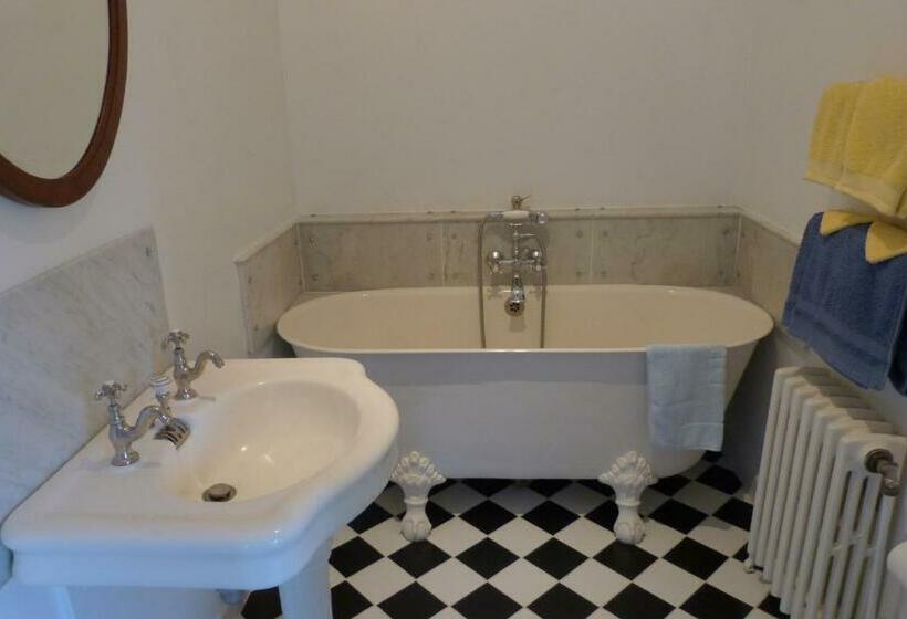 ベッドアンドブレックファースト Au Pontmevault