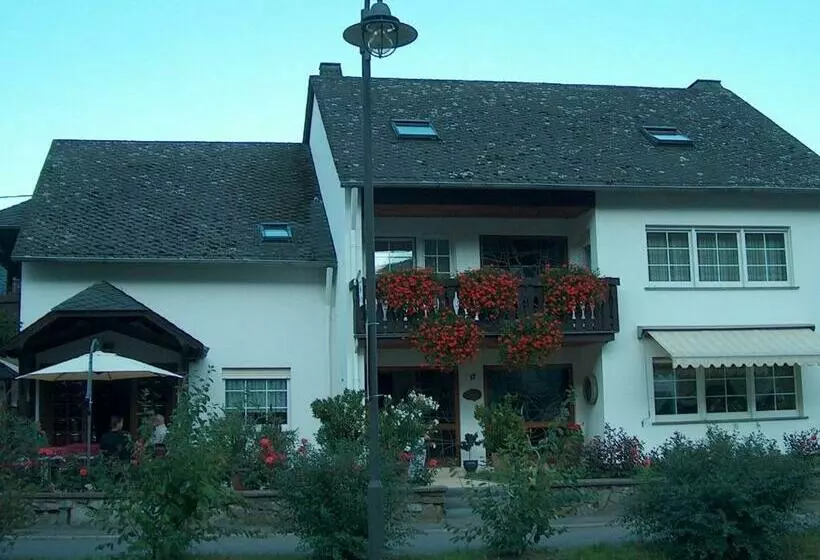 ペンション Gästehaus Weingut Michael Scholer