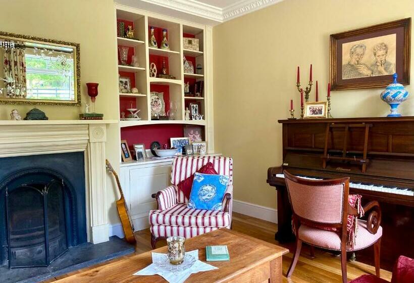 צימר Brook Lodge