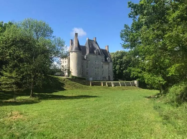ベッドアンドブレックファースト Chateau De La Lucazière