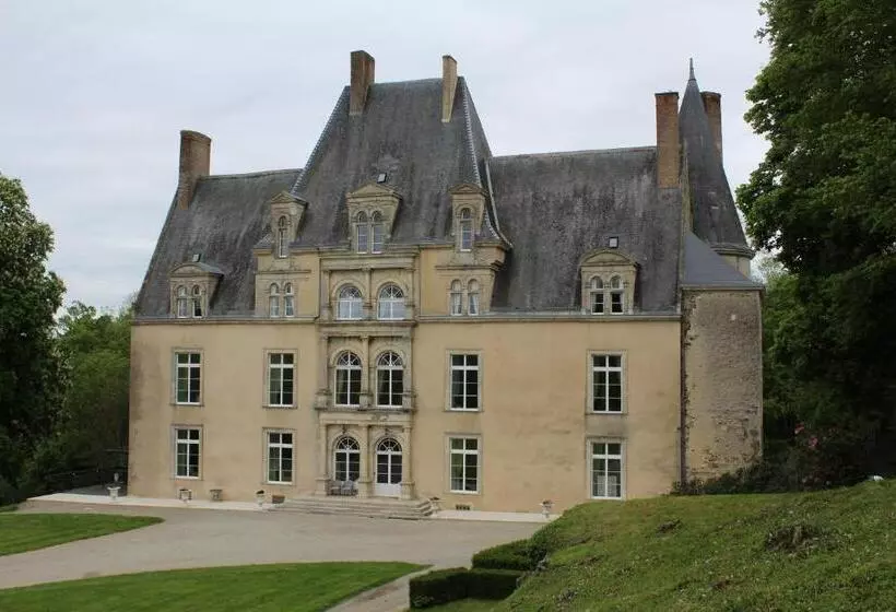 ベッドアンドブレックファースト Chateau De La Lucazière