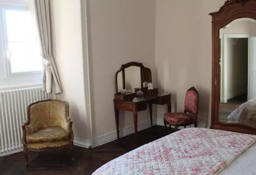 ベッドアンドブレックファースト Chateau De La Lucazière