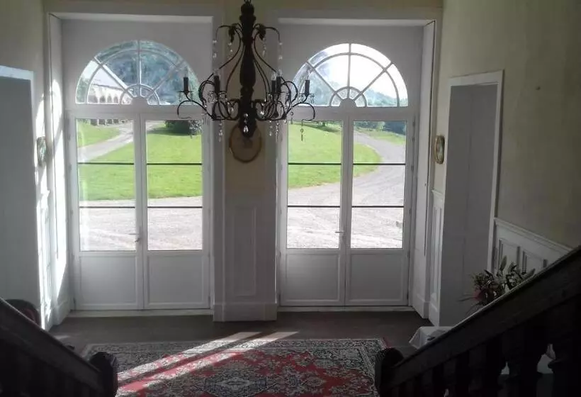 ベッドアンドブレックファースト Chateau De La Lucazière