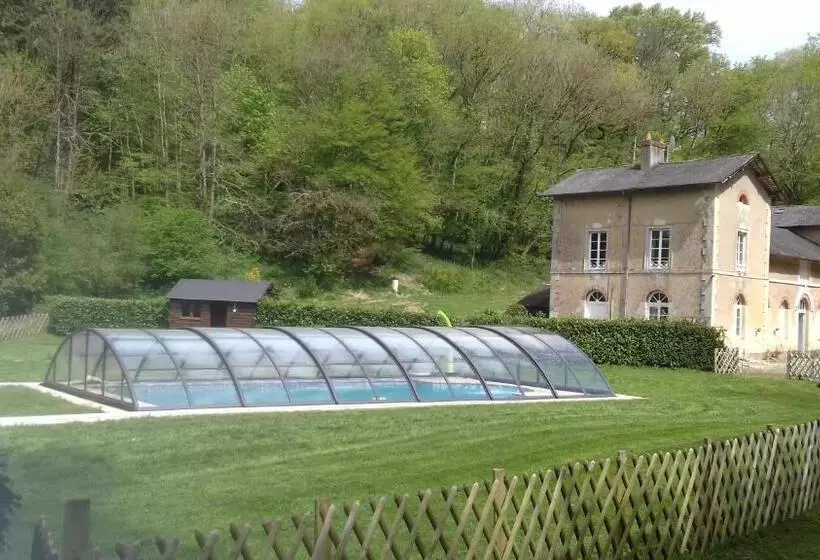 ベッドアンドブレックファースト Chateau De La Lucazière