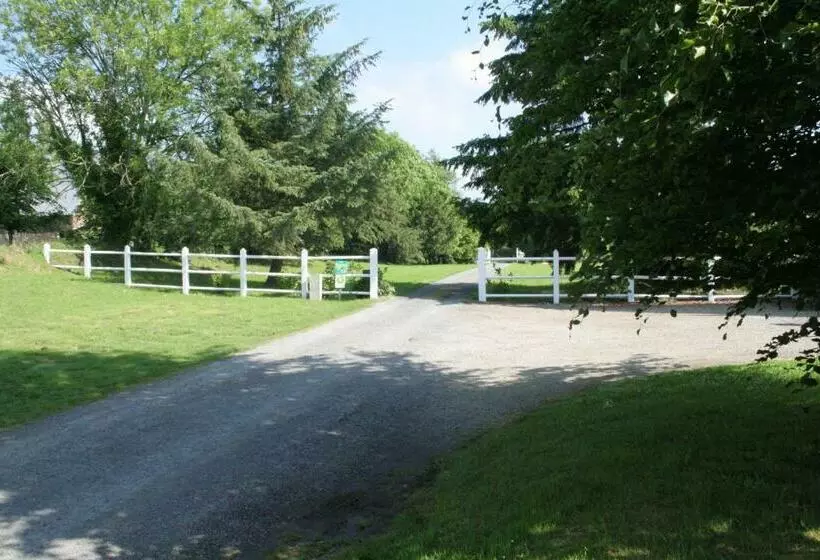 Aamiaismajoitus (B&B) Château De Lamberville