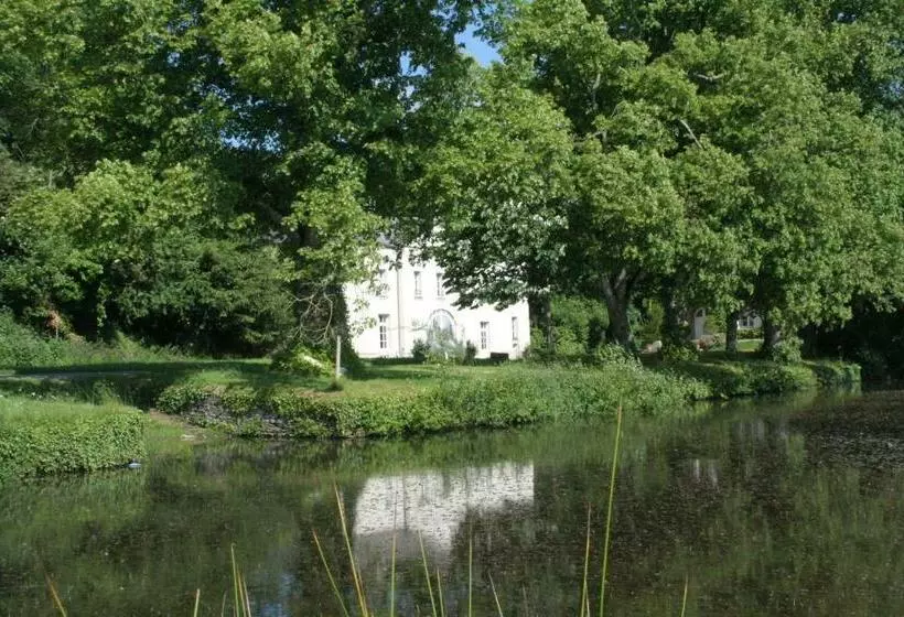 Aamiaismajoitus (B&B) Château De Lamberville