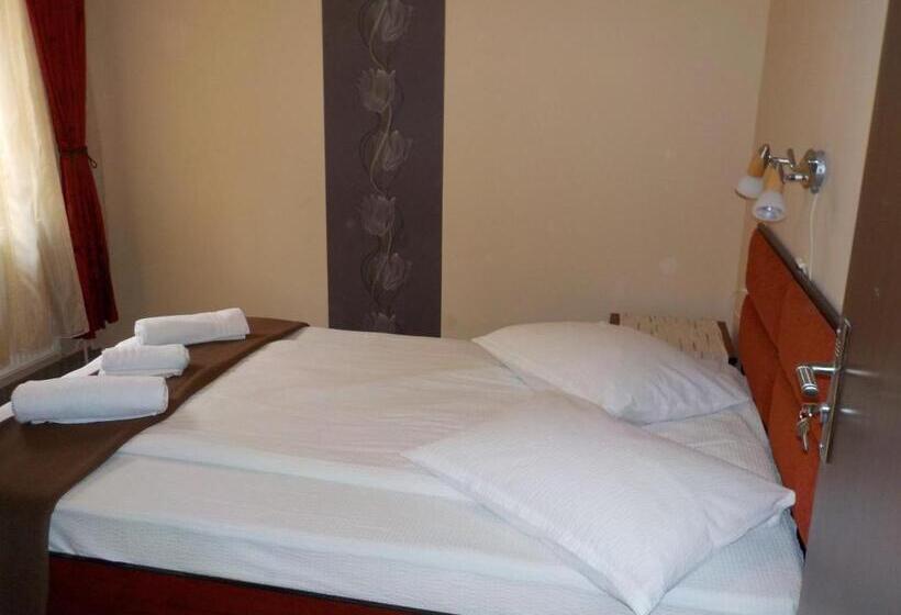 پانسیون Casa Dora