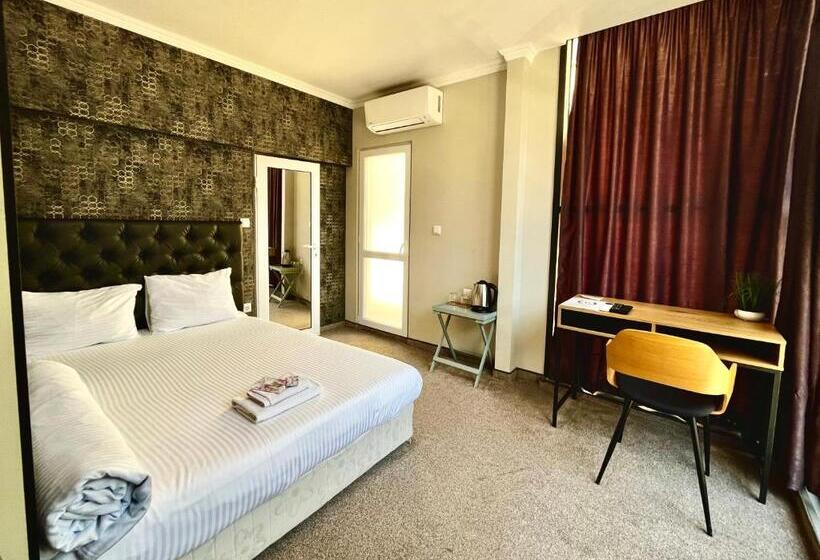 פנסיון Damyanov House