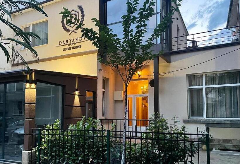 פנסיון Damyanov House