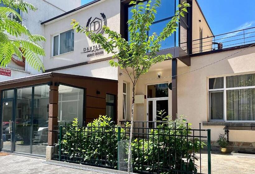 פנסיון Damyanov House