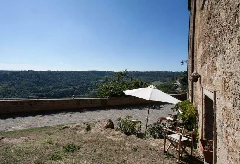 تختخواب و صبحانه Libera Mente Civita