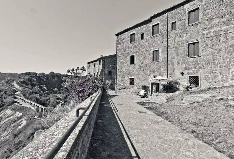 تختخواب و صبحانه Libera Mente Civita