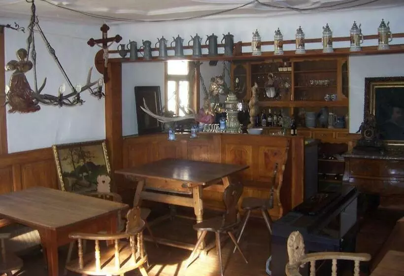 Aamiaismajoitus (B&B) Roter Löwe