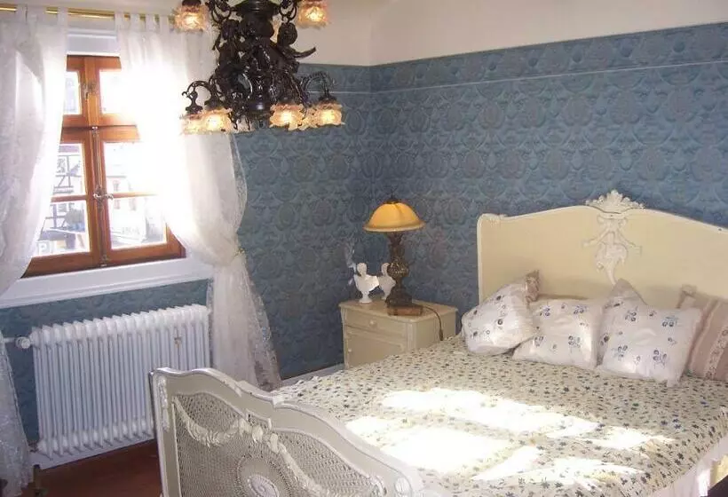 Aamiaismajoitus (B&B) Roter Löwe