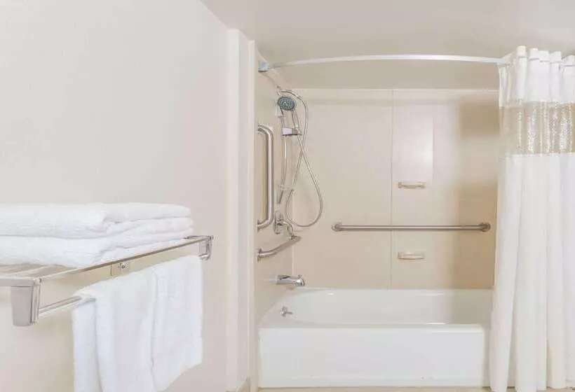 בית מלון כפרי Days Inn By Wyndham Camp Springs Andrews Afb