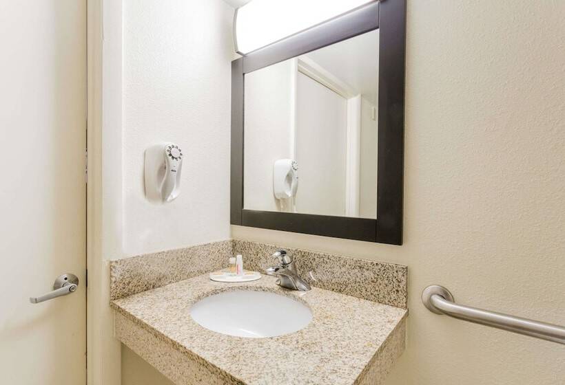 ホテル Days Inn By Wyndham Camp Springs Andrews Afb