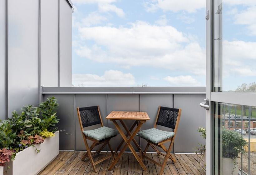 هتل Finn Apartments