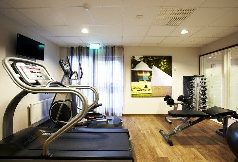 هتل Finn Apartments