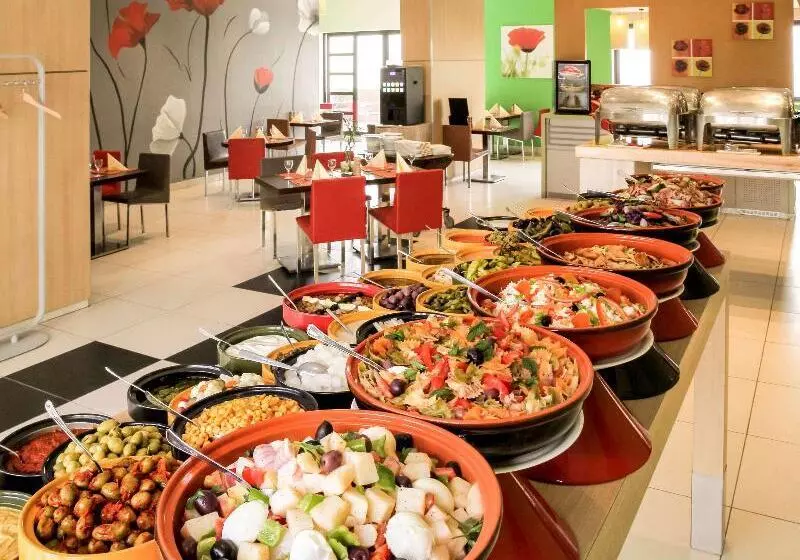 Отель Ibis Constantine