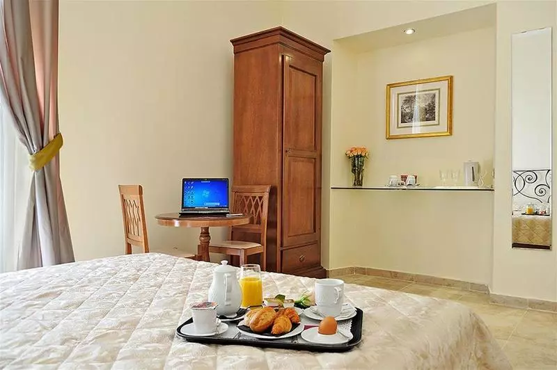 هتل Le Clarisse Al Pantheon