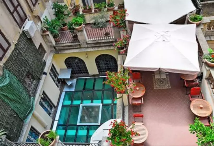 هتل Le Clarisse Al Pantheon