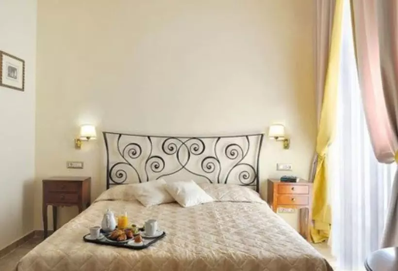 هتل Le Clarisse Al Pantheon