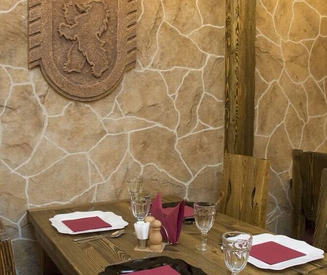 فندق Onega Castle