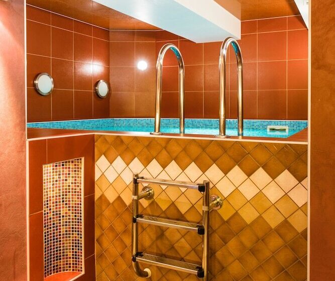 فندق Onega Castle