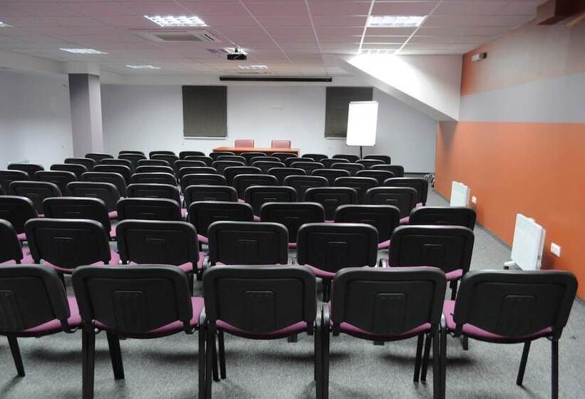 בית מלון כפרי Optima Collection Kharkiv