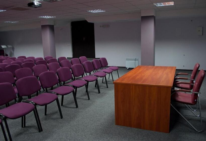 בית מלון כפרי Optima Collection Kharkiv