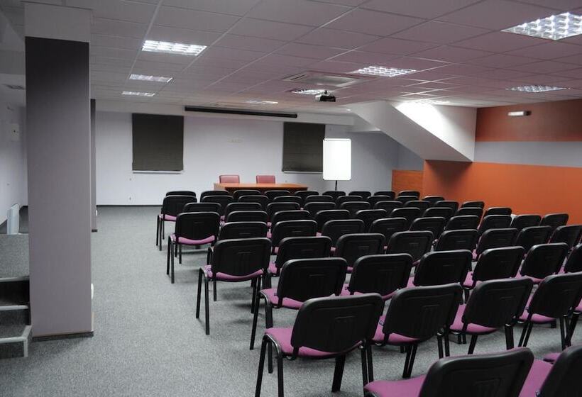 בית מלון כפרי Optima Collection Kharkiv