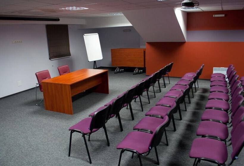 בית מלון כפרי Optima Collection Kharkiv