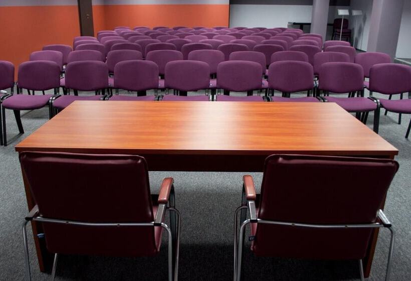 בית מלון כפרי Optima Collection Kharkiv