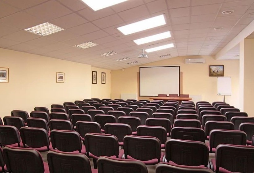 בית מלון כפרי Optima Collection Kharkiv