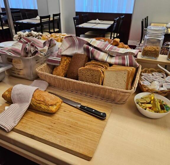 هتل Sofia By The Railway Station Wroclaw