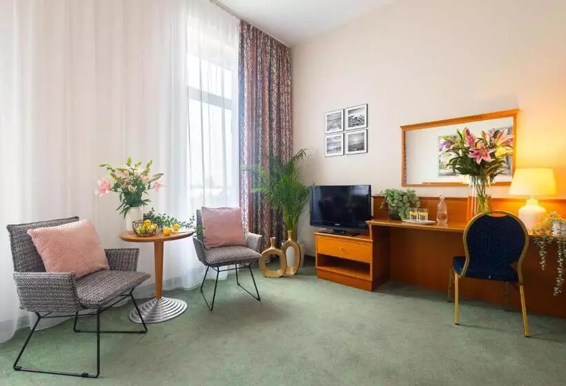 Hotell Sofia By The Railway Station Wroclaw