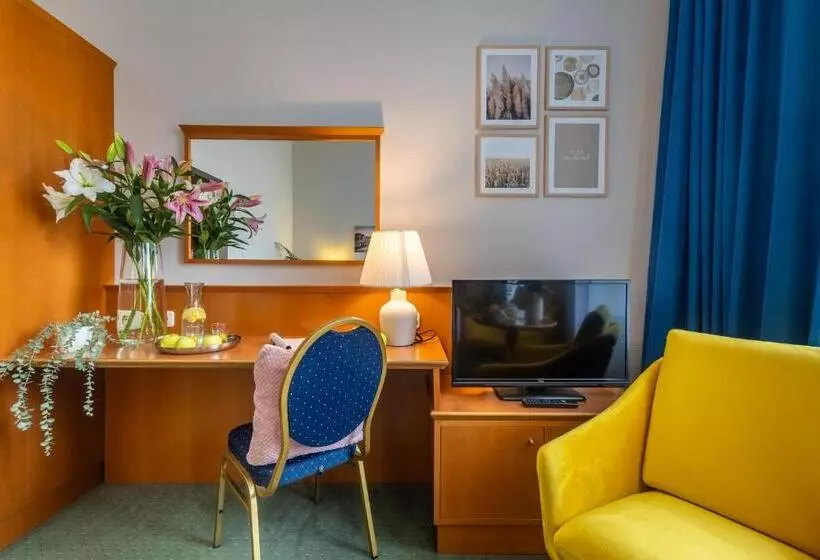 Hotell Sofia By The Railway Station Wroclaw