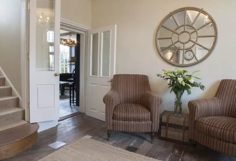 فندق The Bridge House